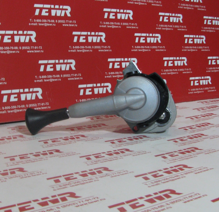 Кран ручного тормоза 3 выхода 100-3537010 (КМ1003537010)