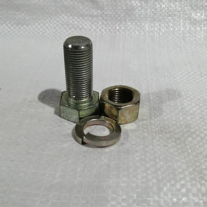 Болт М18*45 (поворотного круга) в сб гайка+гровер 8350-2704020-10