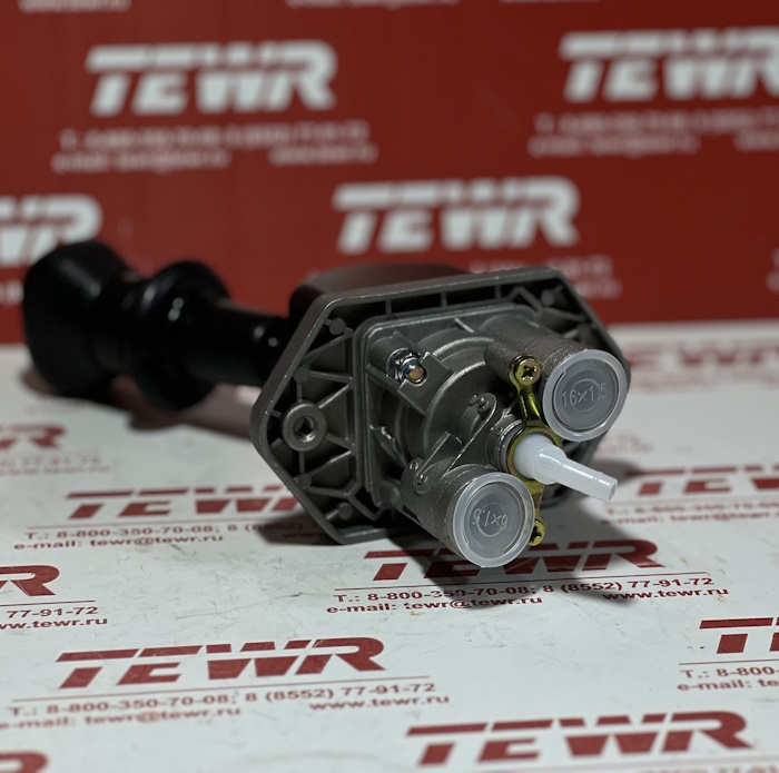 Кран ручного тормоза 2 выхода 9617230150 (КМ9617230150)